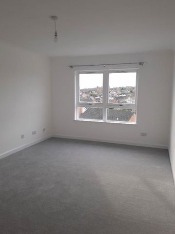 2 bed Flat To Let - Photo 3