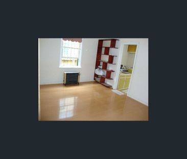LARGE 3 BEDROOM HOUSE - Photo 6