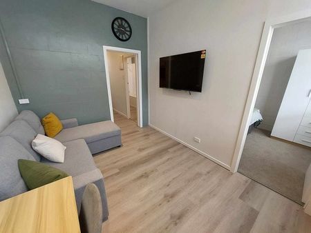 Modern living in Greenlane Col de sac - Furnished! - Photo 3