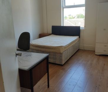 Room in a Shared House, Loughborough Road, NG2 - Photo 6