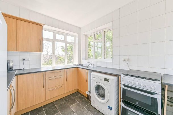 3 bedroom flat to rent - Photo 1
