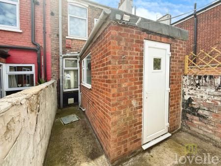 2 bedroom Terraced House To Let - Photo 5