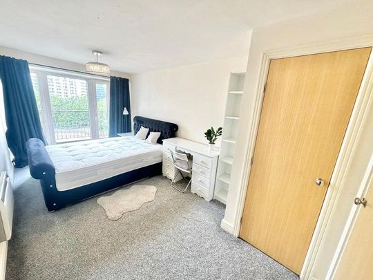 1 bedroom in a flat share to rent - Photo 1