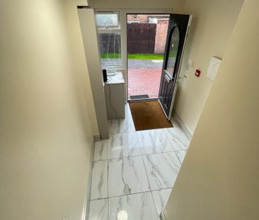 Hubert Croft Room 6 - Photo 5