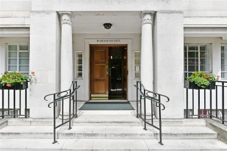 4 bedroom flat in Hyde Park Place - Photo 4