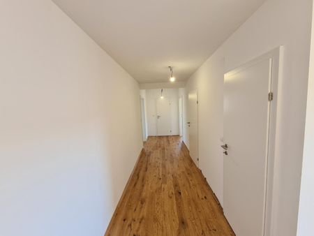 Erstbezug nach Sanierung - 2 Balkone - Bezirk Jakomini - Photo 3