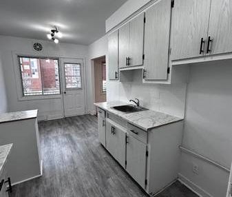 Renovated 4.5 at 1395$ for 1st Sept - Photo 1