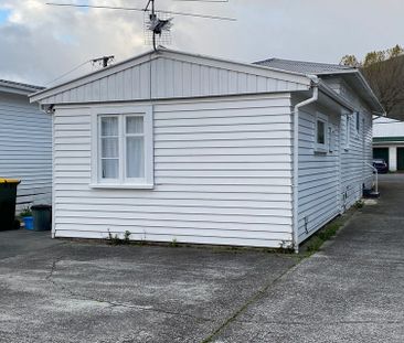 Cozy Bedsit in Waiwhetu - Photo 2