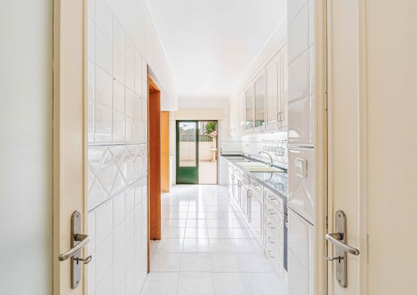 APARTAMENTO T2 NO ARNEIRO - CARCAVELOS