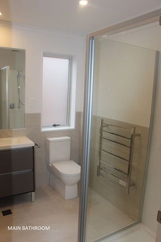 Superior Sunny 3-Bedroom Townhouse in Prime Massey - Photo 2