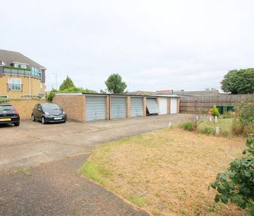 27a Kenilworth Road, Ashford, Surrey,TW15 - Photo 2