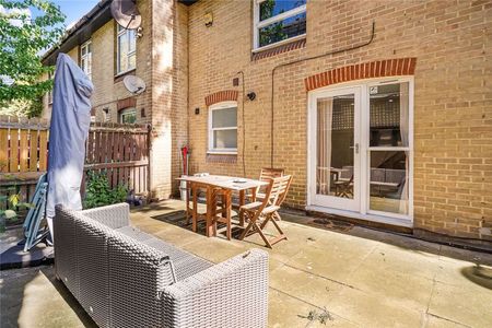 Furnished 1 bed flat with a private garden. - Photo 5