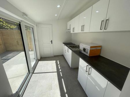 Location Appartement 1 pièce 41m² BORDEAUX 33000 - Photo 2