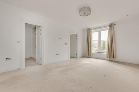 5 bedroom detached house to rent - Photo 2