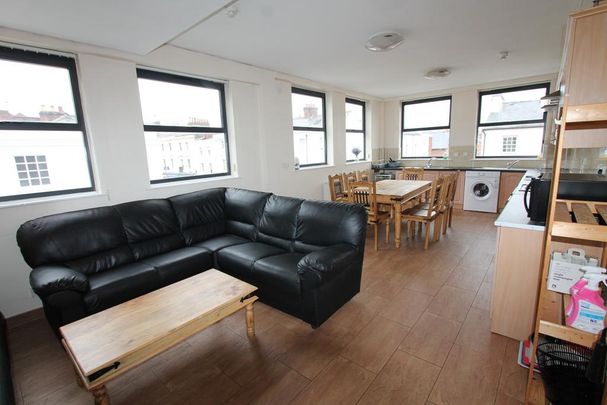 9 bedroom flat to rent - Photo 1