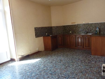 Location Appartement 4 pièces 113m² MONTMORILLON 86500 - Photo 5