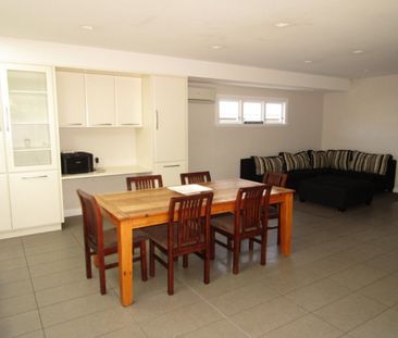 49 Eden Street, Island Bay - Photo 2