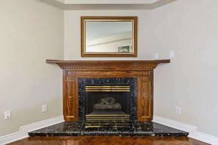 Detached Home For Lease | W9251835 - Photo 4