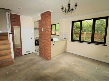 Terraced House to rent on - Photo 2