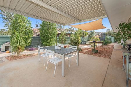 Spacious Four Bedroom Family Home - Photo 4