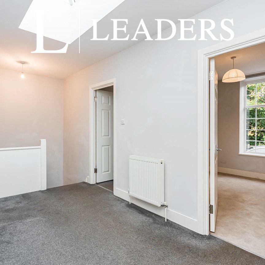 2 bedroom apartment to rent The Broadway - Photo 1