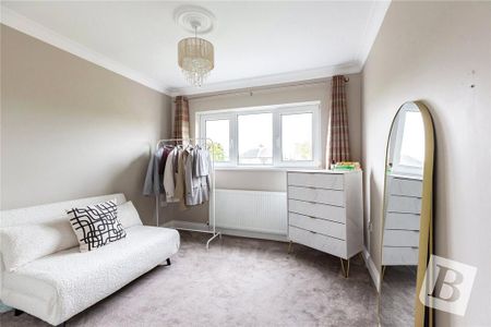 4 bedroom semi-detached house to rent - Photo 4