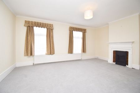 Winchester Road, Walton-on-Thames, KT12 - Photo 2
