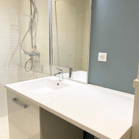 Location Appartement 1 pièce 37m² FONTENAY LE COMTE 85200 - Photo 1