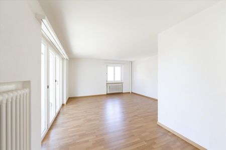 Un appartement partiellement rénové dans un emplacement optimal vous recherche - Foto 5