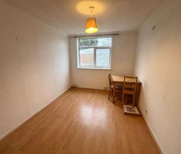 Green Court, Hall Green, B28 - Photo 1