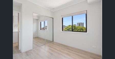 Boutique Top-Floor Applecross Living - Available NOW - Photo 5