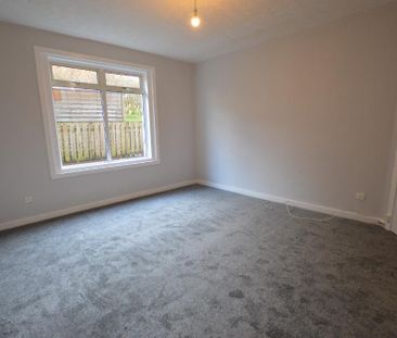 2 bedroom ground floor flat to rent - Photo 3