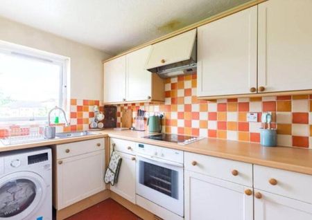 2 bedroom flat to rent - Photo 2