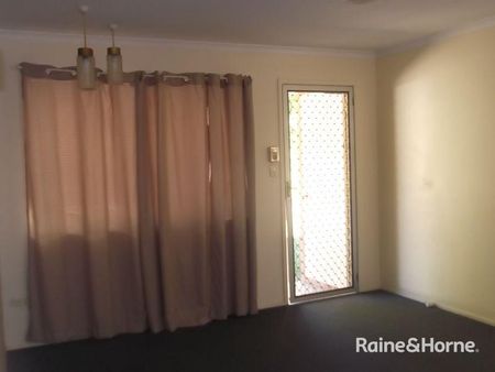 Unit 1/4 Gladstone Street, Eimeo, QLD 4740 - Photo 2