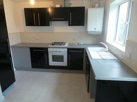 2 bedroom semi-detached house to rent - Photo 3