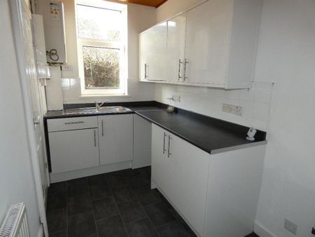 3 bedroom terraced house to rent - Photo 4