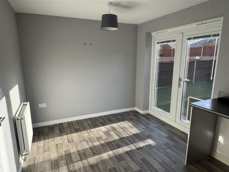 3 bedroom semi-detached house to rent - Photo 2