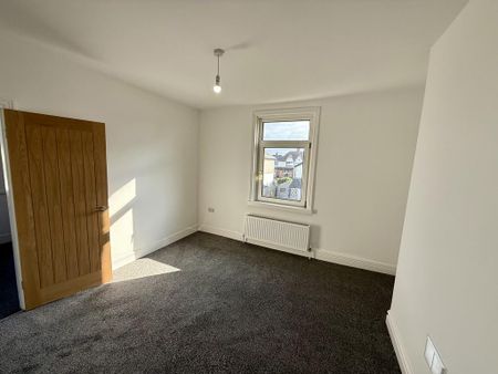 3 bedroom semi-detached house to rent - Photo 4
