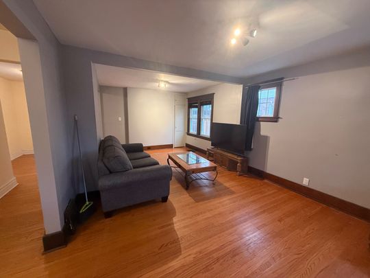 For Lease - 6226 Pine Grove Avenue, Niagara Falls, Ontario - Photo 1