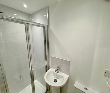 1 bedroom in a house share to rent - Photo 4
