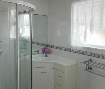 Large fully fenced family home - Photo 1