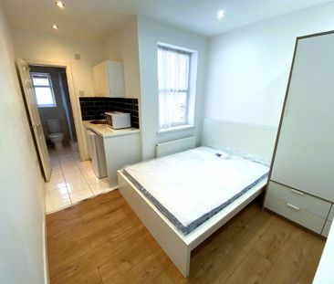 Studio to rent - Photo 1
