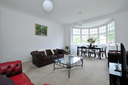 First Floor Flat Bracknell Gardens, Hampstead, NW3 - Photo 2