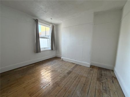 3 bedroom house to rent Ham Road, Worthing, BN11 - Photo 4