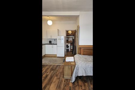 Studio Flat, Leytonstone Road, E15 - Photo 3