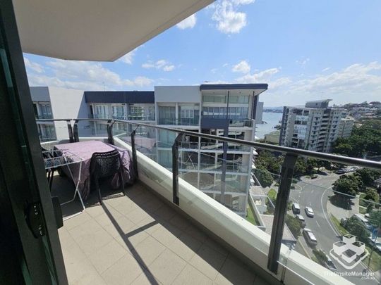 PROXIMITY HAMILTON PORT-SIDE STYLISH HARBOUR-SIDE LIVING! furnished 2Bed Apt - Photo 1