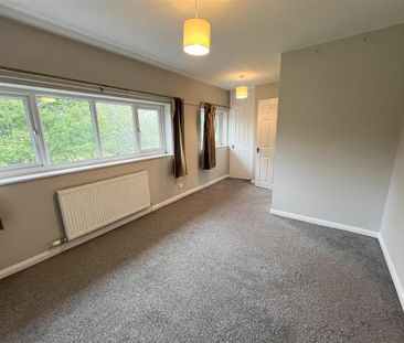 2 bedroom mews to rent - Photo 2