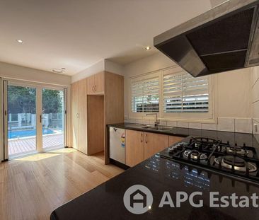 Stunning 3-Bed, 3-Bath Freestanding Home with Private Pool in Prime... - Photo 6