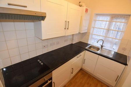 2 Bed Flat, East Street, IG11 - Photo 2