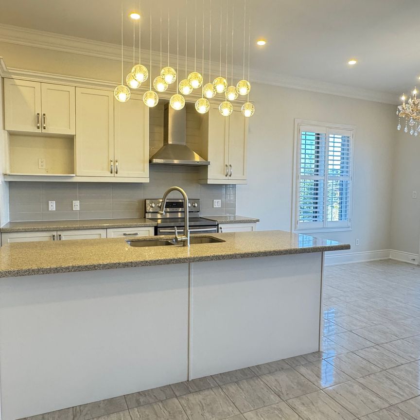 For Lease - 10 Ken Sinclair Crescent, Aurora, Ontario - Photo 1